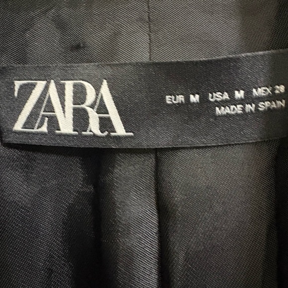 Zara Women's Elegant Black Blazer - Picture 3 of 6